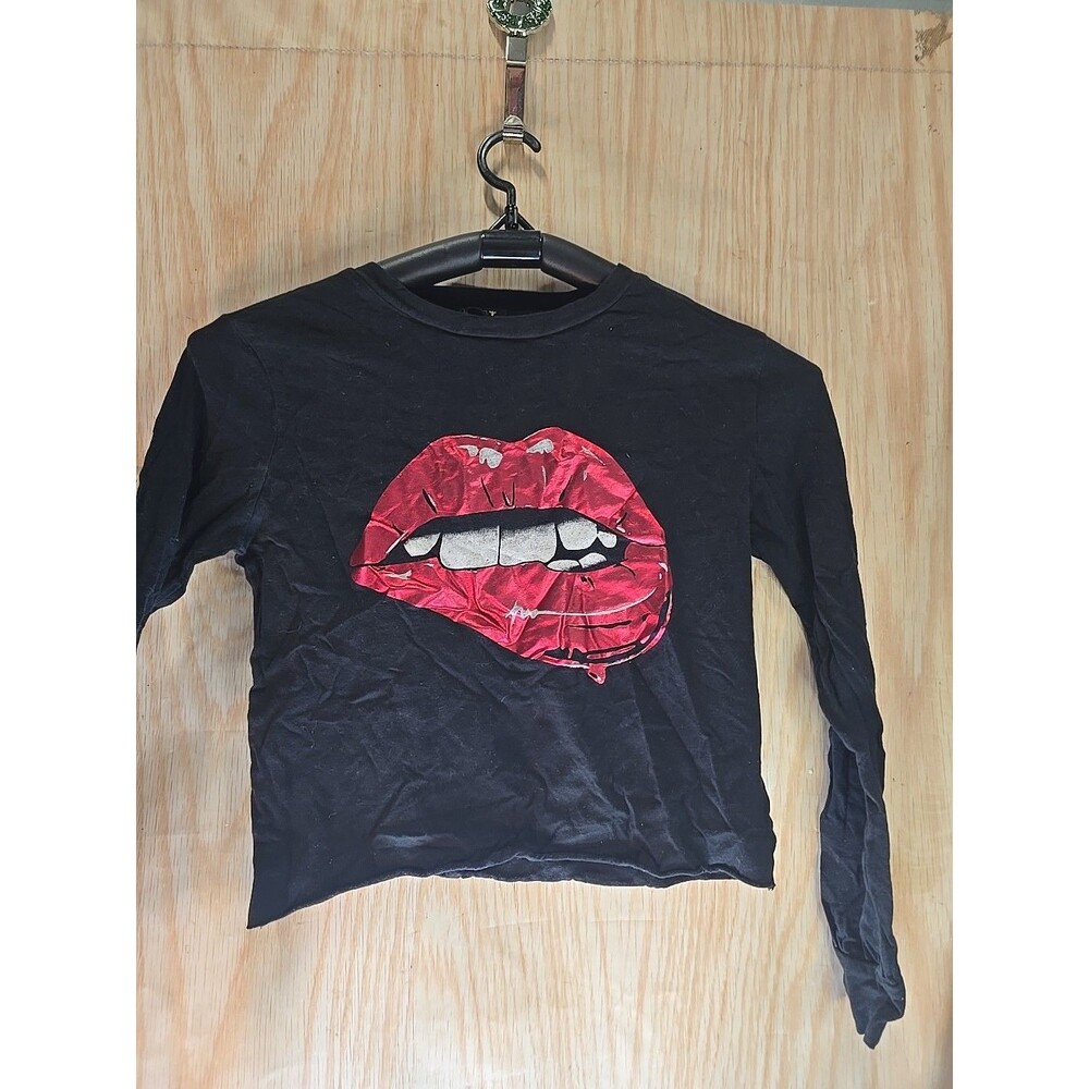 QUEEN BEE BLACK W Red Metallic Lips Crop Top Sexy Women’s Shirt MEDIUM